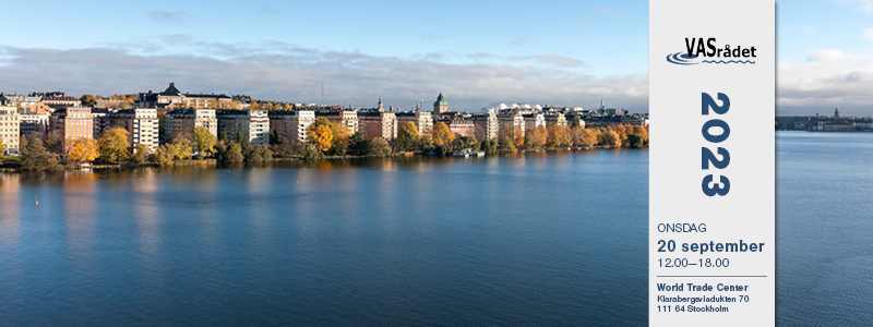 Stockholmsvy av vattnet i riddarfjärden med flera hus vid Norr Mälarstrand i bakgrunden. På bilden ligger en textruta med texten VAS-rådet 2023, onsdag 20 september klockan  12:00-18:00, World Trade Center Klarabergsviadukten 70  111 64 Stockholm.